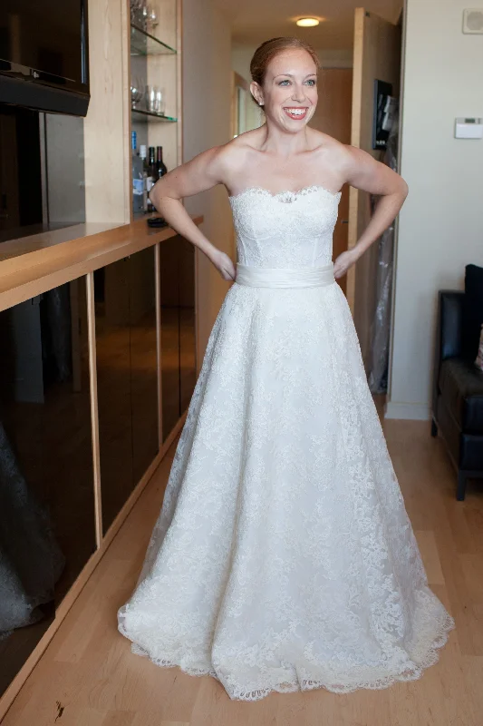 Best Offers of the Month!Monique Lhuillier Augustine