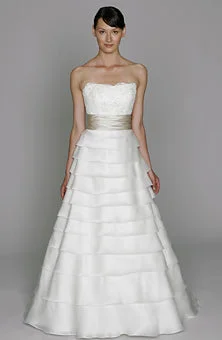 Huge Savings – Act Now!Monique Lhuillier BL1105