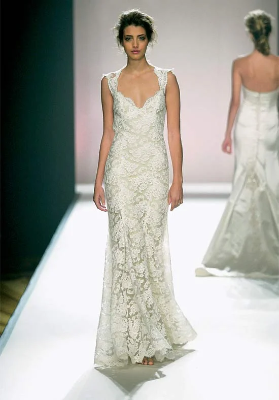 Your Shopping Wish, Our Discount Command!Monique Lhuillier Scarlet