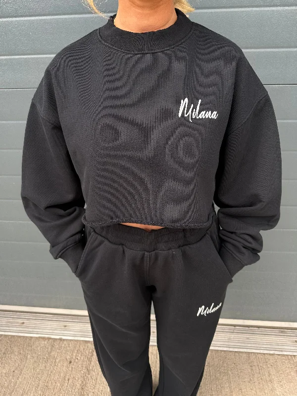 Act Fast – Limited Time Savings!Black Essential Cropped Sweatshirt.