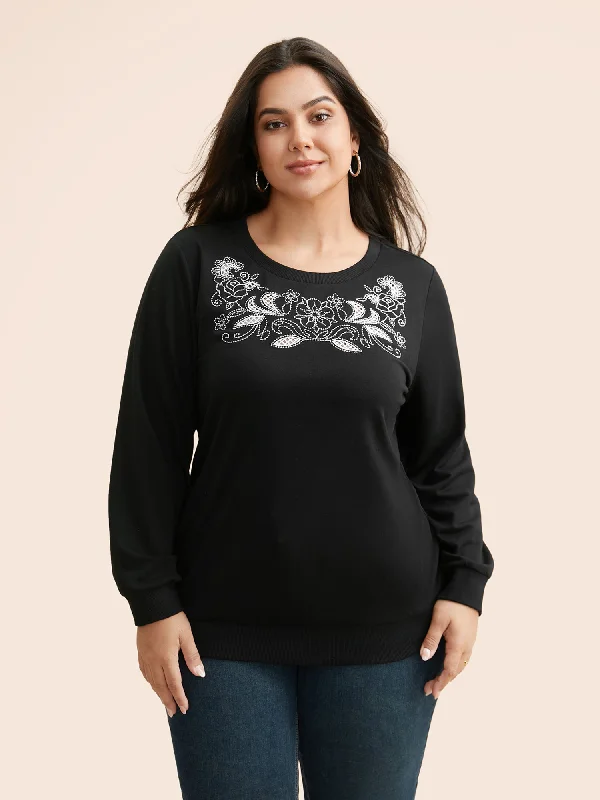 Time to Snag a Bargain!Broderie Anglaise Round Neck Sweatshirt