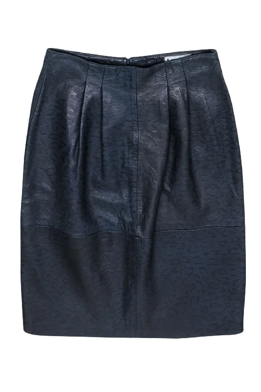 Best Price of the Season!Bagatelle - Navy Leather Leopard Spotted Embossed Skirt Sz 14 Best Price of the Season!Bagatelle - Navy Leather Leopard Spotted Embossed Skirt Sz 14